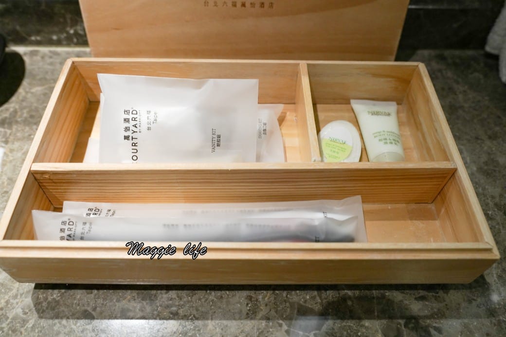 台北六福萬怡酒店，五星萬豪飯店系列，大片玻璃窗山景景觀，台北住宿推薦，自助早餐超豐盛，南港站三鐵共構交通超級方便