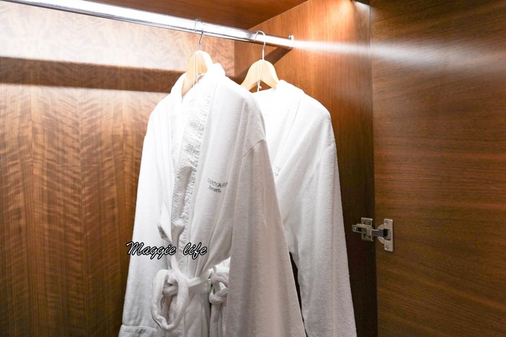 台北六福萬怡酒店，五星萬豪飯店系列，大片玻璃窗山景景觀，台北住宿推薦，自助早餐超豐盛，南港站三鐵共構交通超級方便