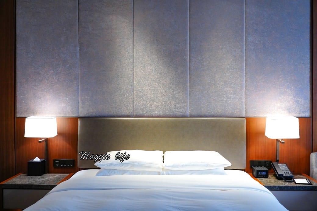 台北六福萬怡酒店，五星萬豪飯店系列，大片玻璃窗山景景觀，台北住宿推薦，自助早餐超豐盛，南港站三鐵共構交通超級方便