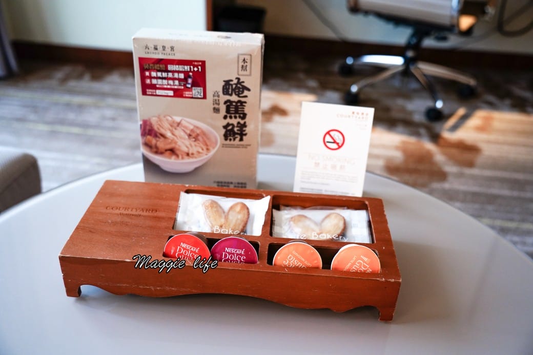 台北六福萬怡酒店，五星萬豪飯店系列，大片玻璃窗山景景觀，台北住宿推薦，自助早餐超豐盛，南港站三鐵共構交通超級方便