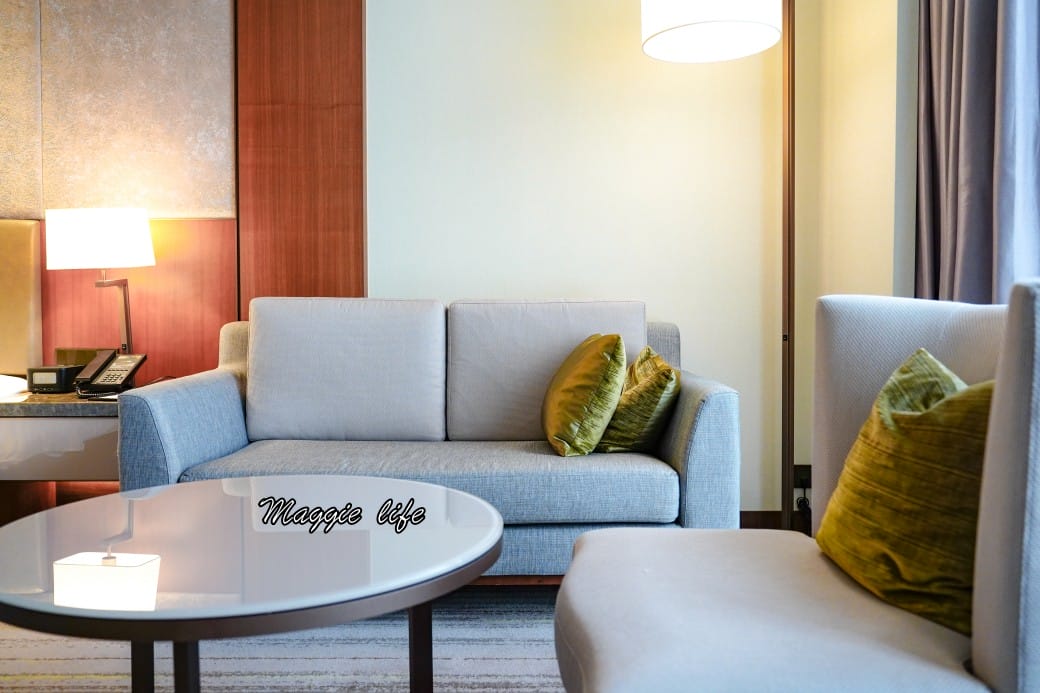 台北六福萬怡酒店，五星萬豪飯店系列，大片玻璃窗山景景觀，台北住宿推薦，自助早餐超豐盛，南港站三鐵共構交通超級方便