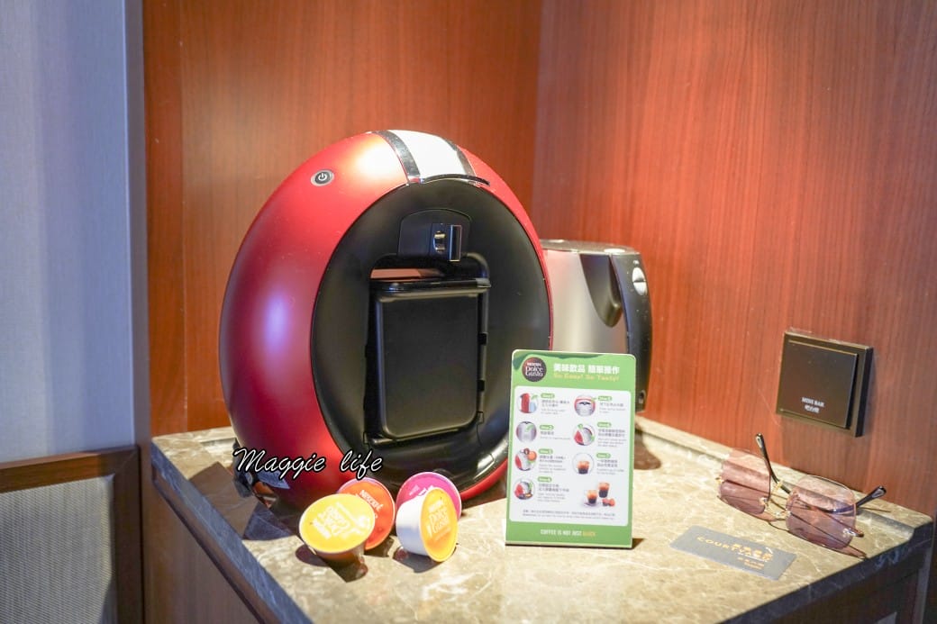 台北六福萬怡酒店，五星萬豪飯店系列，大片玻璃窗山景景觀，台北住宿推薦，自助早餐超豐盛，南港站三鐵共構交通超級方便