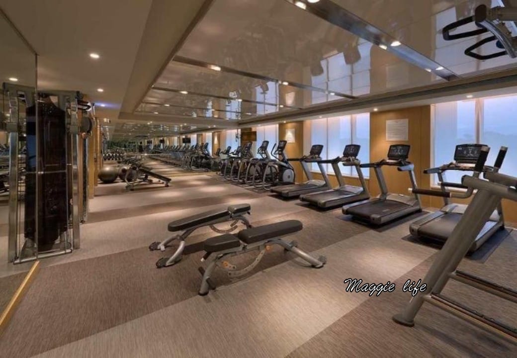 台北六福萬怡酒店，五星萬豪飯店系列，大片玻璃窗山景景觀，台北住宿推薦，自助早餐超豐盛，南港站三鐵共構交通超級方便