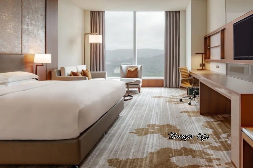 台北六福萬怡酒店，五星萬豪飯店系列，大片玻璃窗山景景觀，台北住宿推薦，自助早餐超豐盛，南港站三鐵共構交通超級方便
