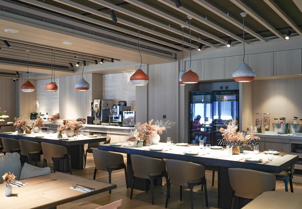 台北寒居酒店早餐，豐盛早午餐加上沙拉吧，優雅的環境觀賞落地窗外景觀，悠閒超CHILL的！