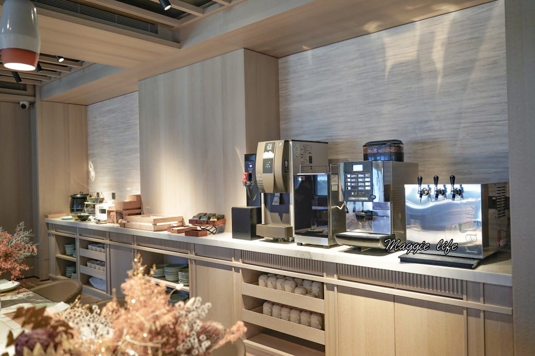 台北寒居酒店早餐，豐盛早午餐加上沙拉吧，優雅的環境觀賞落地窗外景觀，悠閒超CHILL的！