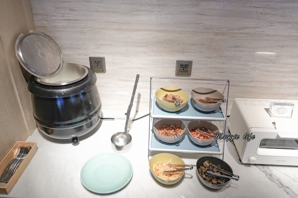 台北寒居酒店早餐，豐盛早午餐加上沙拉吧，優雅的環境觀賞落地窗外景觀，悠閒超CHILL的！