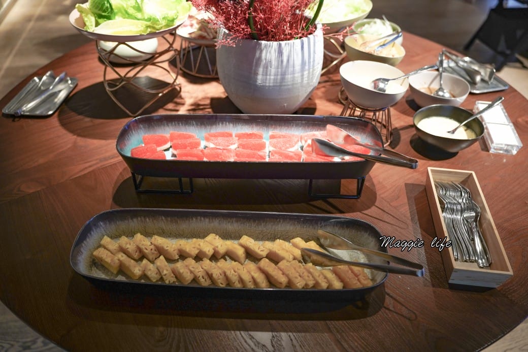 台北寒居酒店早餐，豐盛早午餐加上沙拉吧，優雅的環境觀賞落地窗外景觀，悠閒超CHILL的！