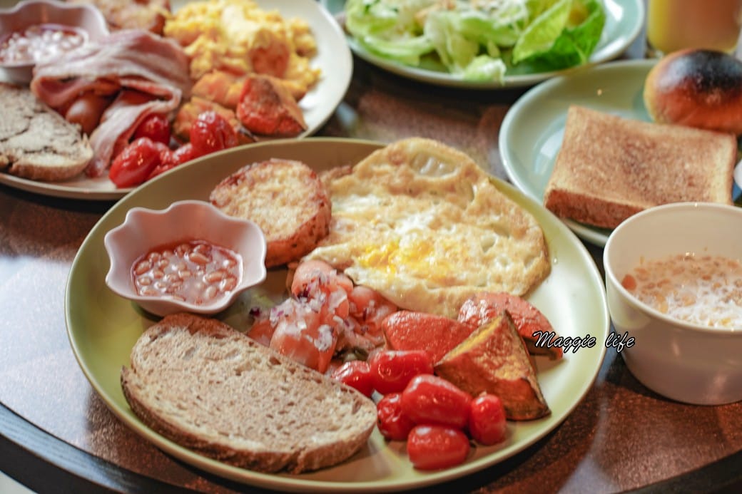 台北寒居酒店早餐，豐盛早午餐加上沙拉吧，優雅的環境觀賞落地窗外景觀，悠閒超CHILL的！