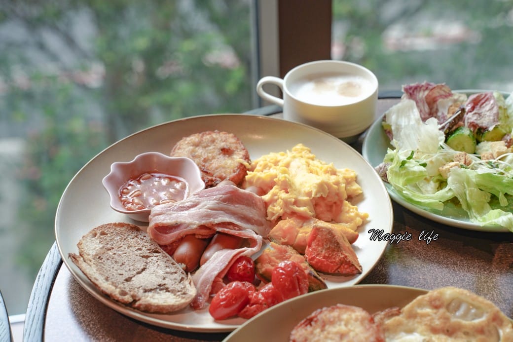 台北寒居酒店早餐，豐盛早午餐加上沙拉吧，優雅的環境觀賞落地窗外景觀，悠閒超CHILL的！