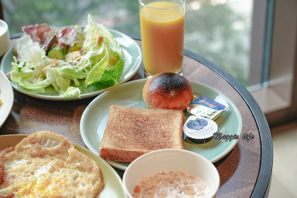 台北寒居酒店早餐，豐盛早午餐加上沙拉吧，優雅的環境觀賞落地窗外景觀，悠閒超CHILL的！