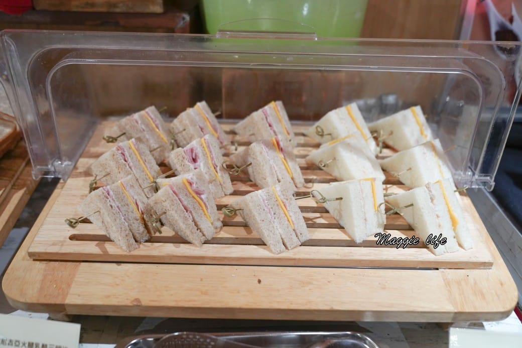 台北大安慕軒飯店MADISON TAIPEI HOTEL ，飯店奢華自助早餐吃到飽3.5小時吃好吃滿，一早就有松露蛋/烤魚/豬腳！信義安和站飯店推薦