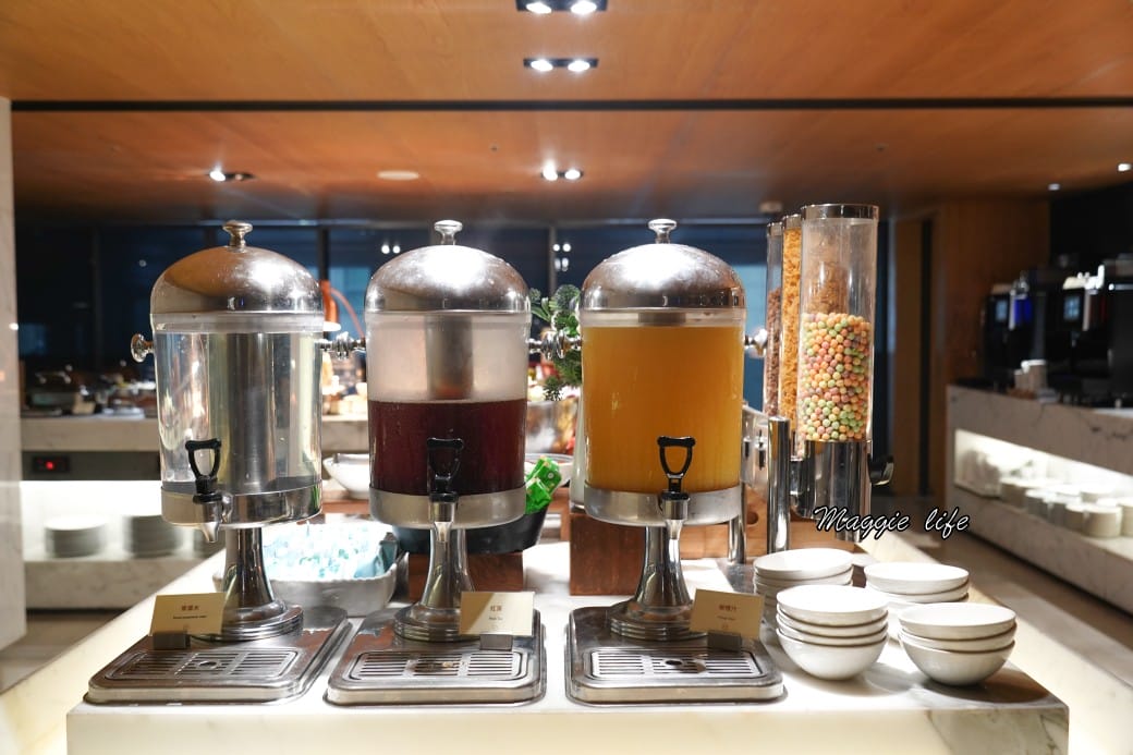 台北大安慕軒飯店MADISON TAIPEI HOTEL ，飯店奢華自助早餐吃到飽3.5小時吃好吃滿，一早就有松露蛋/烤魚/豬腳！信義安和站飯店推薦