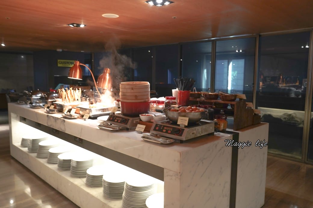 台北大安慕軒飯店MADISON TAIPEI HOTEL ，飯店奢華自助早餐吃到飽3.5小時吃好吃滿，一早就有松露蛋/烤魚/豬腳！信義安和站飯店推薦