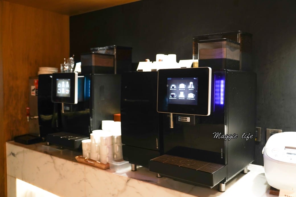 台北大安慕軒飯店MADISON TAIPEI HOTEL ，飯店奢華自助早餐吃到飽3.5小時吃好吃滿，一早就有松露蛋/烤魚/豬腳！信義安和站飯店推薦