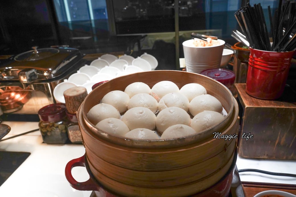 台北大安慕軒飯店MADISON TAIPEI HOTEL ，飯店奢華自助早餐吃到飽3.5小時吃好吃滿，一早就有松露蛋/烤魚/豬腳！信義安和站飯店推薦