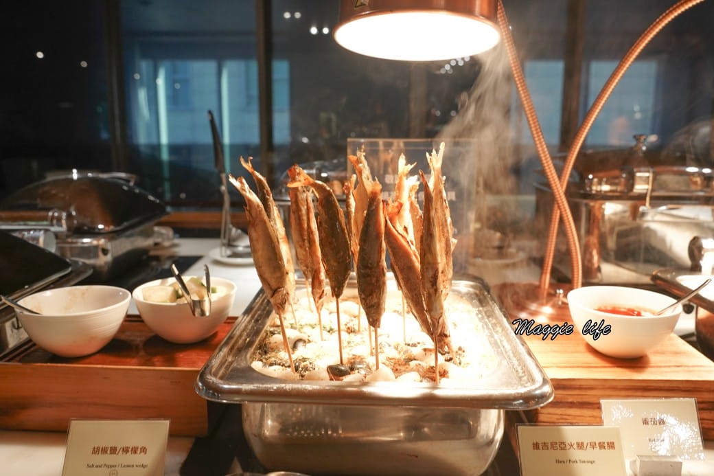 台北大安慕軒飯店MADISON TAIPEI HOTEL ，飯店奢華自助早餐吃到飽3.5小時吃好吃滿，一早就有松露蛋/烤魚/豬腳！信義安和站飯店推薦