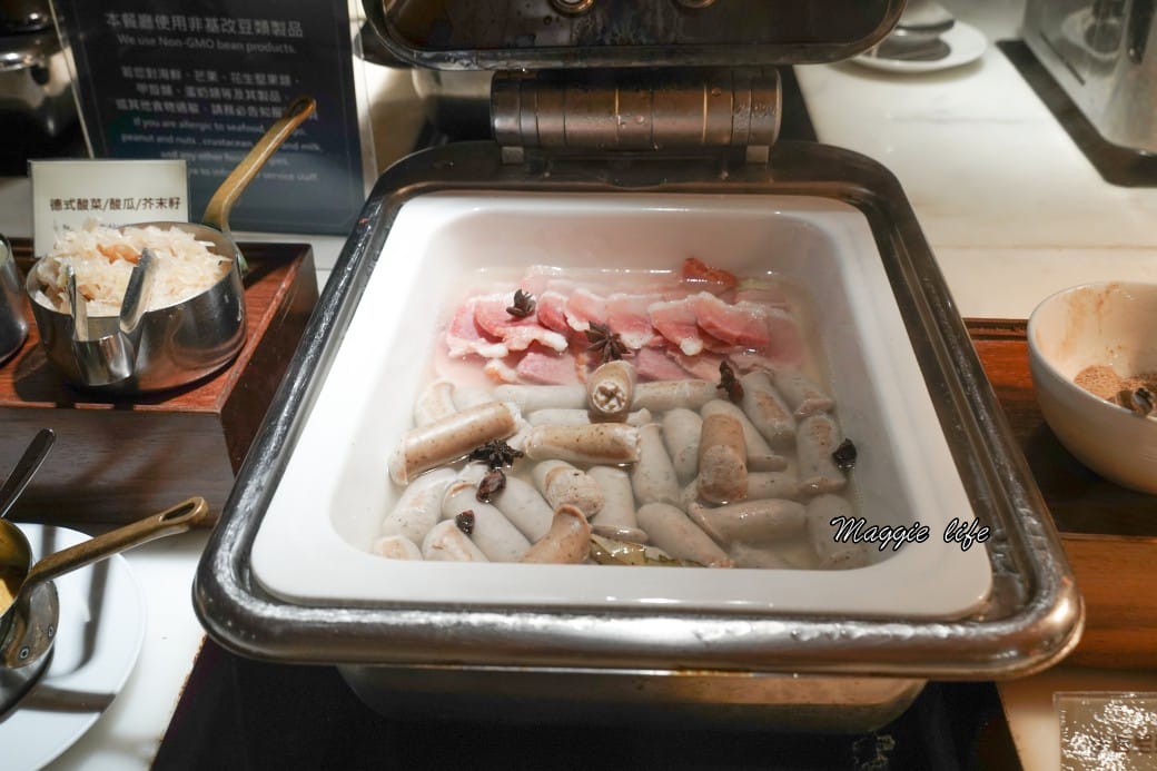 台北大安慕軒飯店MADISON TAIPEI HOTEL ，飯店奢華自助早餐吃到飽3.5小時吃好吃滿，一早就有松露蛋/烤魚/豬腳！信義安和站飯店推薦