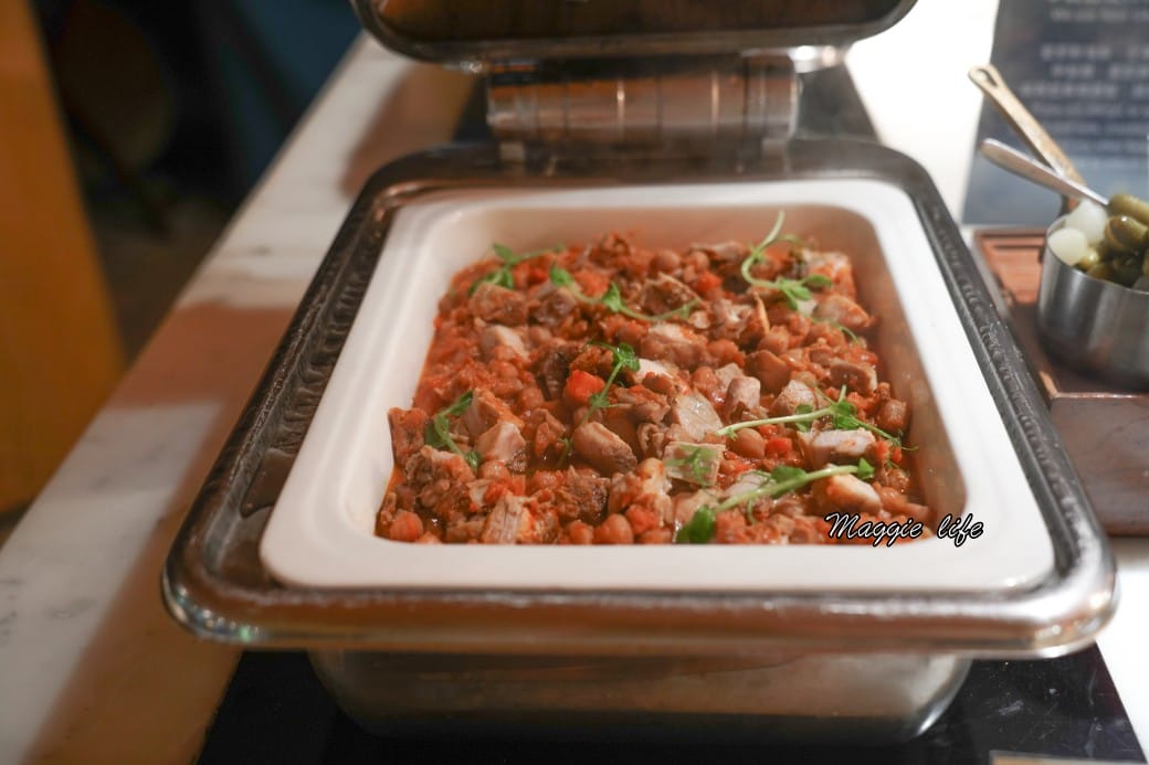 台北大安慕軒飯店MADISON TAIPEI HOTEL ，飯店奢華自助早餐吃到飽3.5小時吃好吃滿，一早就有松露蛋/烤魚/豬腳！信義安和站飯店推薦