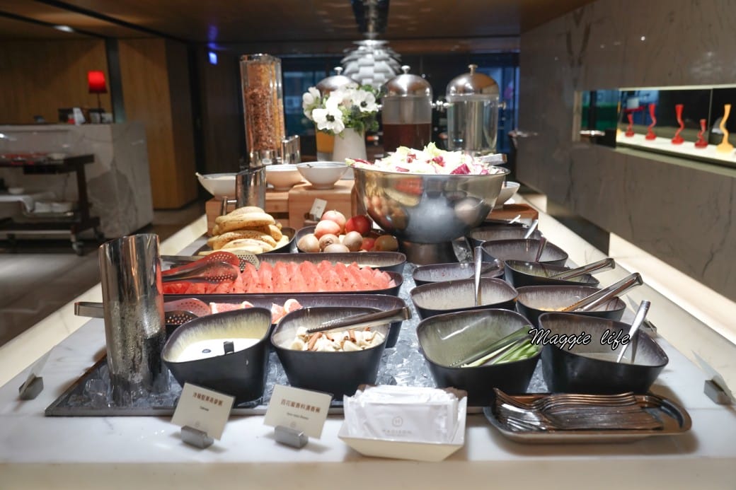 台北大安慕軒飯店MADISON TAIPEI HOTEL ，飯店奢華自助早餐吃到飽3.5小時吃好吃滿，一早就有松露蛋/烤魚/豬腳！信義安和站飯店推薦