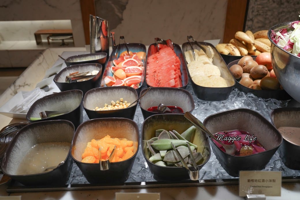 台北大安慕軒飯店MADISON TAIPEI HOTEL ，飯店奢華自助早餐吃到飽3.5小時吃好吃滿，一早就有松露蛋/烤魚/豬腳！信義安和站飯店推薦