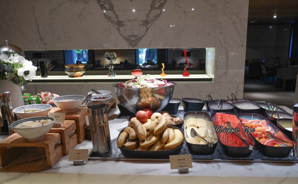 台北大安慕軒飯店MADISON TAIPEI HOTEL ，飯店奢華自助早餐吃到飽3.5小時吃好吃滿，一早就有松露蛋/烤魚/豬腳！信義安和站飯店推薦