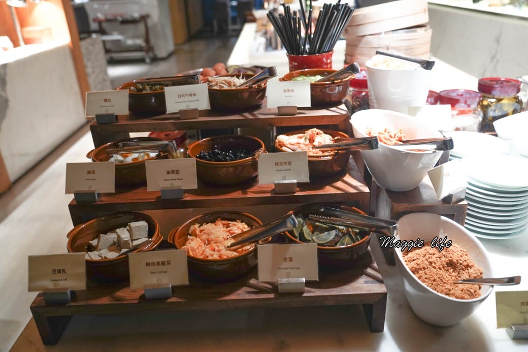 台北大安慕軒飯店MADISON TAIPEI HOTEL ，飯店奢華自助早餐吃到飽3.5小時吃好吃滿，一早就有松露蛋/烤魚/豬腳！信義安和站飯店推薦
