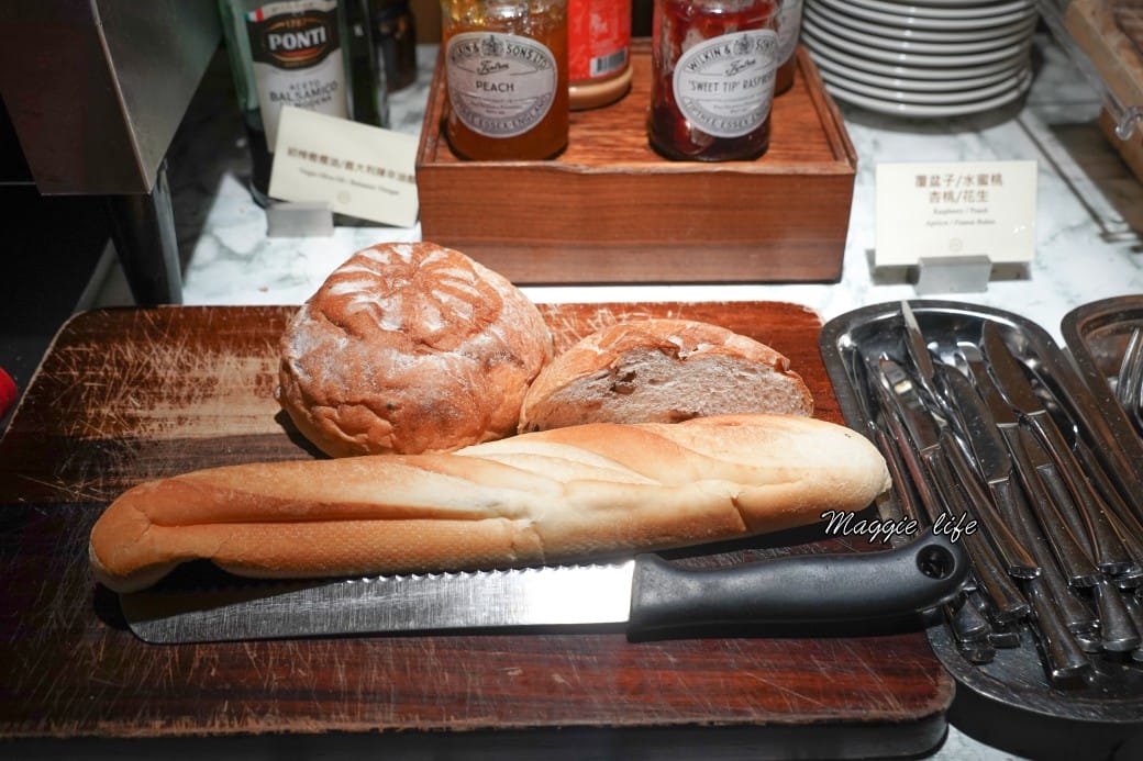 台北大安慕軒飯店MADISON TAIPEI HOTEL ，飯店奢華自助早餐吃到飽3.5小時吃好吃滿，一早就有松露蛋/烤魚/豬腳！信義安和站飯店推薦