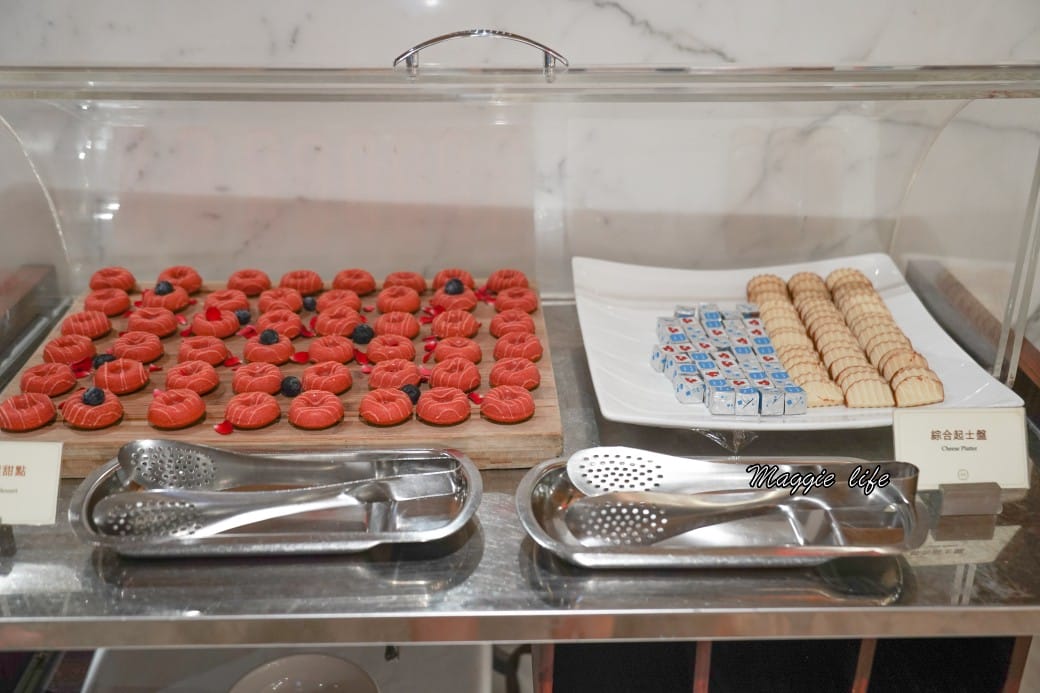 台北大安慕軒飯店MADISON TAIPEI HOTEL ，飯店奢華自助早餐吃到飽3.5小時吃好吃滿，一早就有松露蛋/烤魚/豬腳！信義安和站飯店推薦