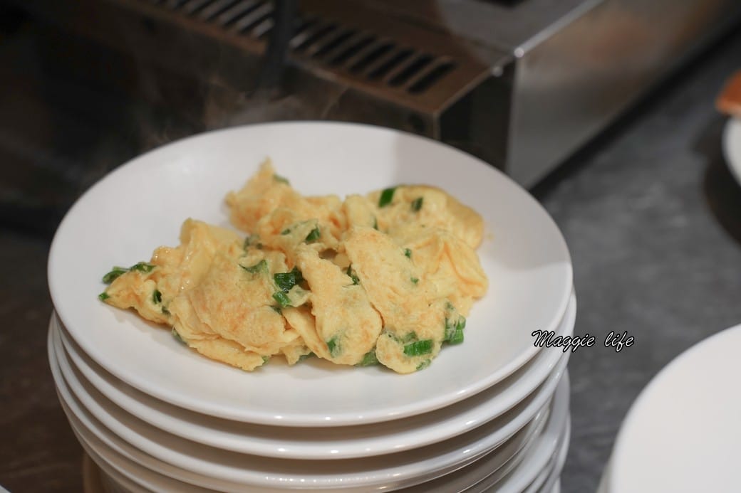 台北大安慕軒飯店MADISON TAIPEI HOTEL ，飯店奢華自助早餐吃到飽3.5小時吃好吃滿，一早就有松露蛋/烤魚/豬腳！信義安和站飯店推薦