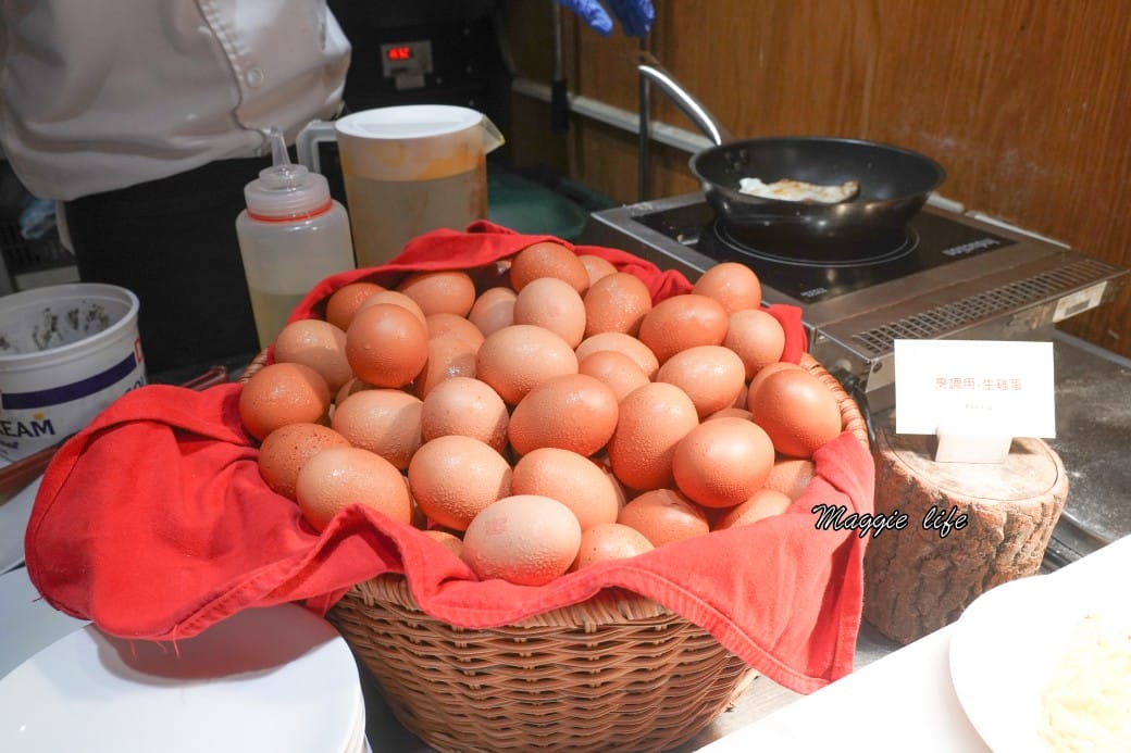 台北大安慕軒飯店MADISON TAIPEI HOTEL ，飯店奢華自助早餐吃到飽3.5小時吃好吃滿，一早就有松露蛋/烤魚/豬腳！信義安和站飯店推薦
