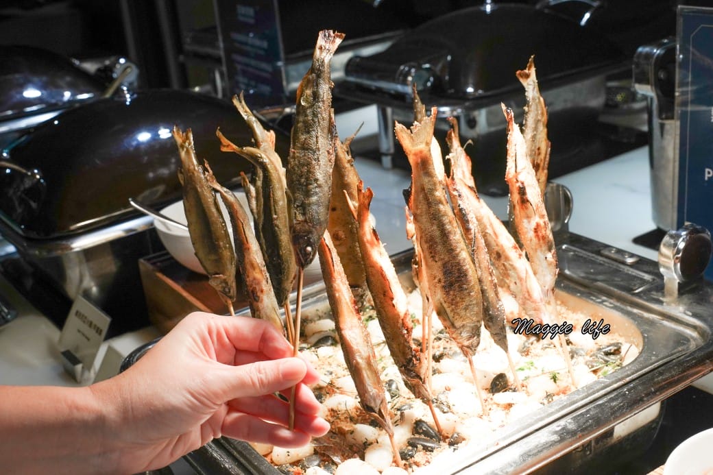 台北大安慕軒飯店MADISON TAIPEI HOTEL ，飯店奢華自助早餐吃到飽3.5小時吃好吃滿，一早就有松露蛋/烤魚/豬腳！信義安和站飯店推薦