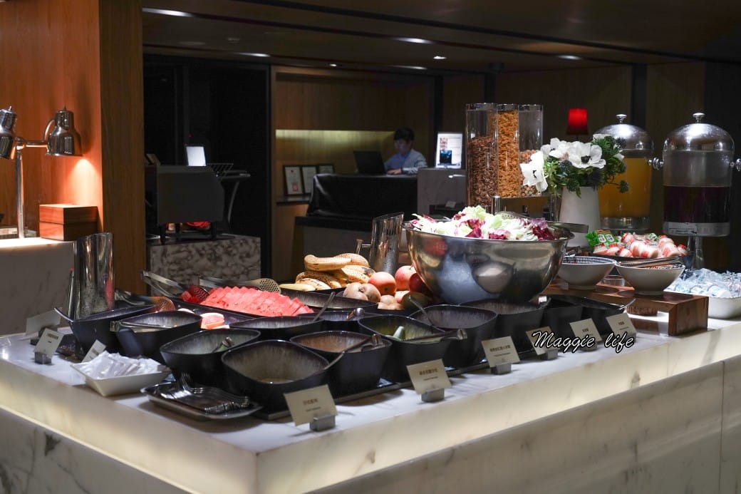 台北大安慕軒飯店MADISON TAIPEI HOTEL ，飯店奢華自助早餐吃到飽3.5小時吃好吃滿，一早就有松露蛋/烤魚/豬腳！信義安和站飯店推薦