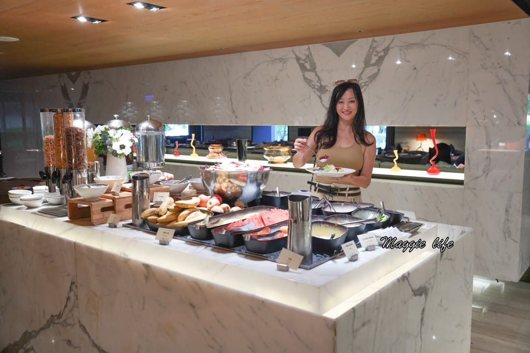 台北大安慕軒飯店MADISON TAIPEI HOTEL ，飯店奢華自助早餐吃到飽3.5小時吃好吃滿，一早就有松露蛋/烤魚/豬腳！信義安和站飯店推薦