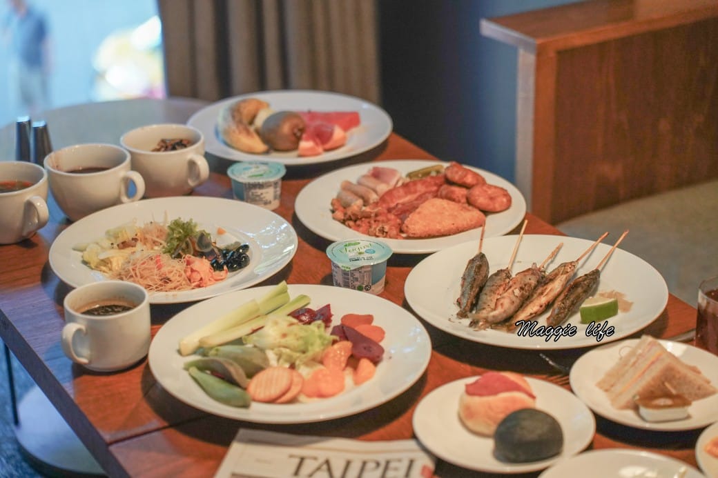 台北大安慕軒飯店MADISON TAIPEI HOTEL ，飯店奢華自助早餐吃到飽3.5小時吃好吃滿，一早就有松露蛋/烤魚/豬腳！信義安和站飯店推薦