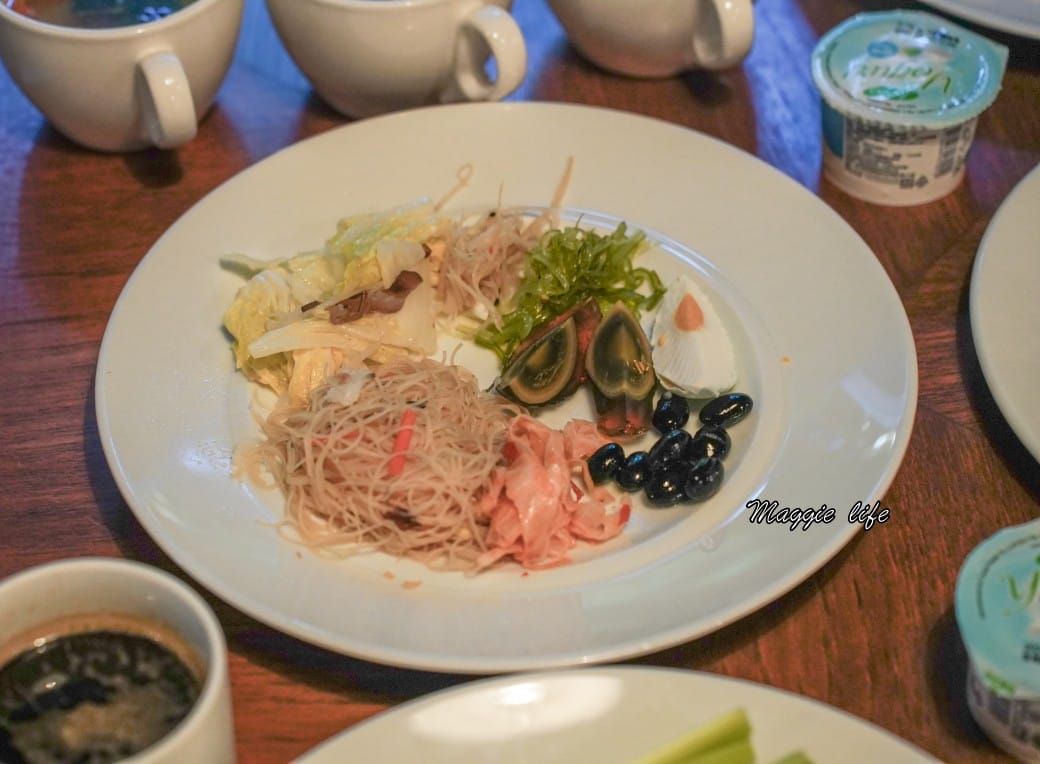 台北大安慕軒飯店MADISON TAIPEI HOTEL ，飯店奢華自助早餐吃到飽3.5小時吃好吃滿，一早就有松露蛋/烤魚/豬腳！信義安和站飯店推薦