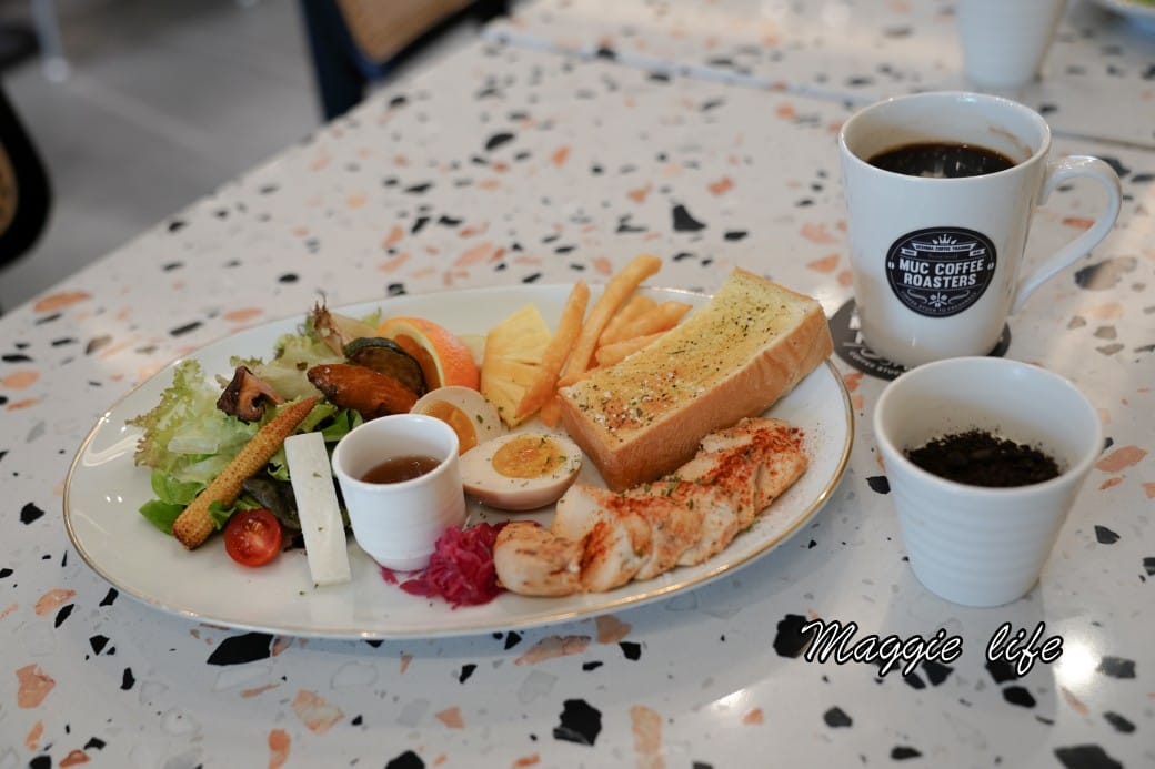 上島MUC Coffee Roasters 安平旗艦店，日本首店進駐台南安平，純白網美咖啡廳，咖啡餐點儀式感滿滿