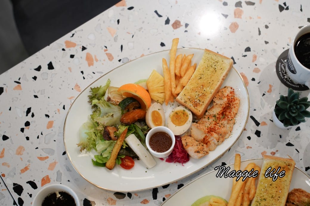 上島MUC Coffee Roasters 安平旗艦店，日本首店進駐台南安平，純白網美咖啡廳，咖啡餐點儀式感滿滿