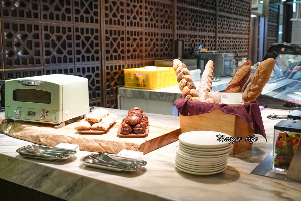 JR東日本大飯店台北鉑麗安全日餐廳 buffet 吃到飽，雙主餐威靈頓牛排，羊排，海鮮等，台北飯店吃到飽推薦，優惠價格