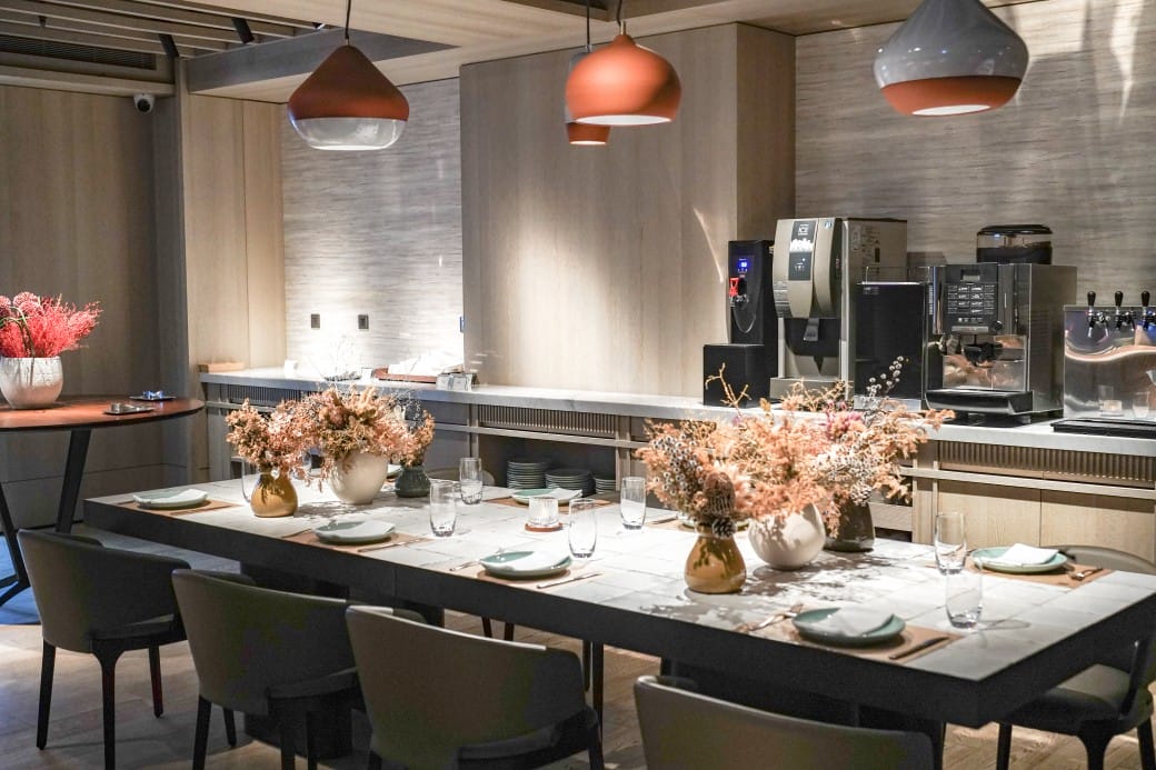 台北寒居酒店早餐，豐盛早午餐加上沙拉吧，優雅的環境觀賞落地窗外景觀，悠閒超CHILL的！