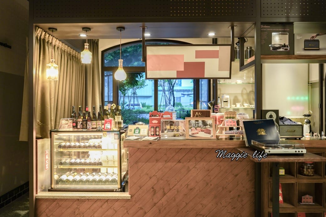 台北記憶倉庫，川流之島咖啡廳，日治時期紅磚歷史古蹟三井倉庫免費博物館，親子雨天景點
