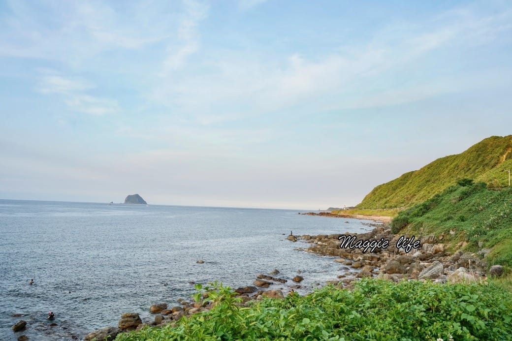 海神熱炒，基隆外木山海景第一排平價熱炒，可以由夕陽一直看到夜景再配上啤酒，爽啊！