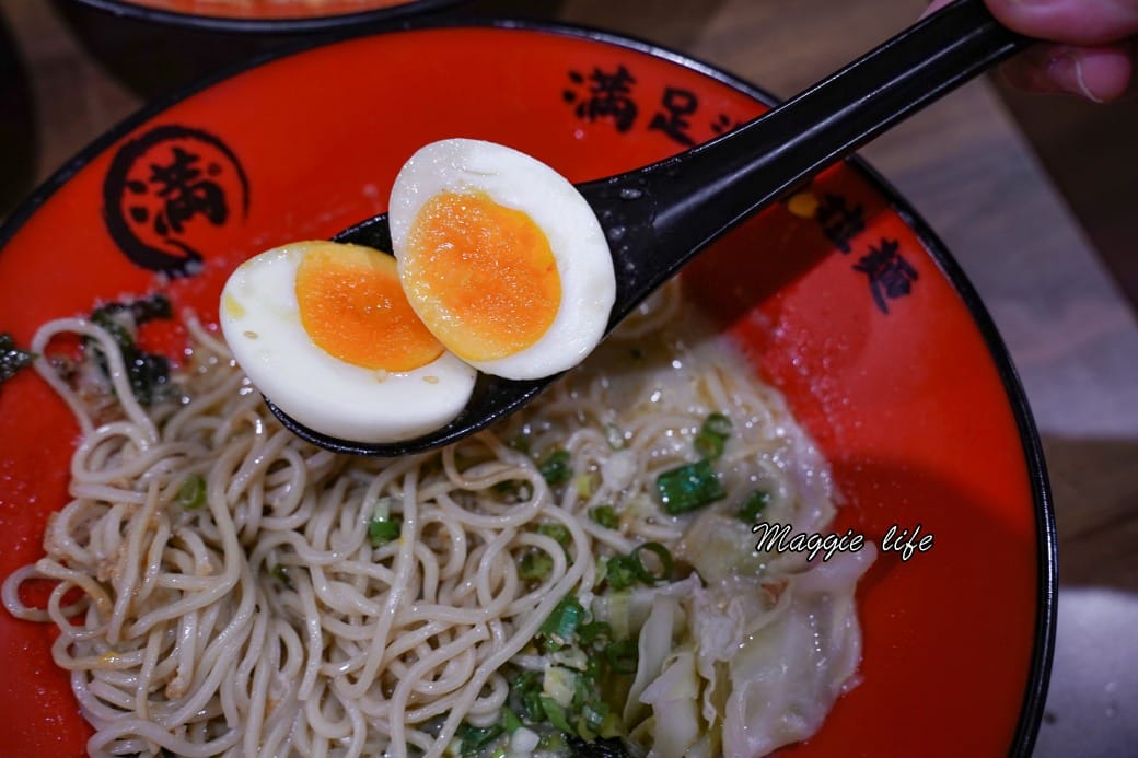 北投滿足溫泉拉麵，必吃推薦在地美食，大排長龍超人氣拉麵店！