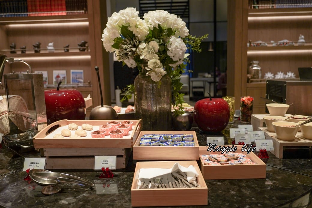 台北萬豪酒店GARDEN KITCHEN自助式早餐，超豐盛九大區buffet，大片落地窗面對花園吃早餐，高級感滿滿超療癒