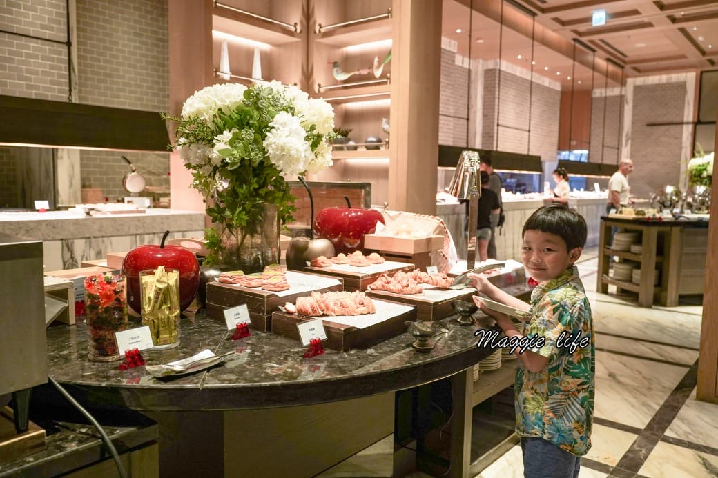 台北萬豪酒店GARDEN KITCHEN自助式早餐，超豐盛九大區buffet，大片落地窗面對花園吃早餐，高級感滿滿超療癒