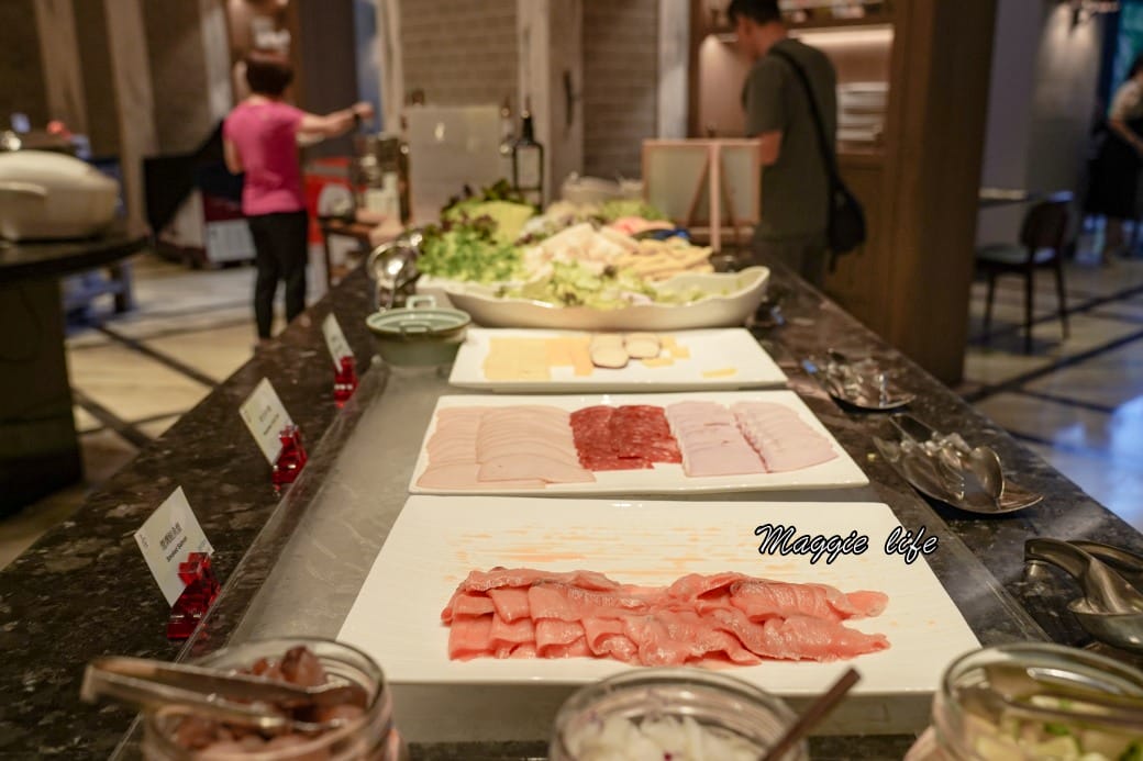 台北萬豪酒店GARDEN KITCHEN自助式早餐，超豐盛九大區buffet，大片落地窗面對花園吃早餐，高級感滿滿超療癒