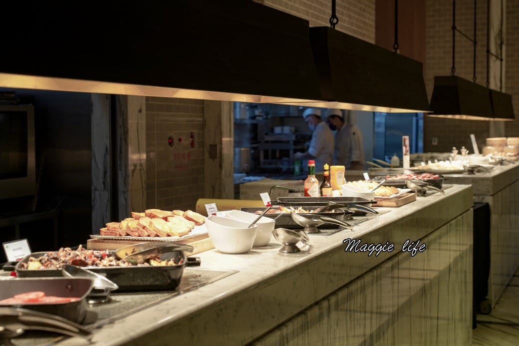 台北萬豪酒店GARDEN KITCHEN自助式早餐，超豐盛九大區buffet，大片落地窗面對花園吃早餐，高級感滿滿超療癒