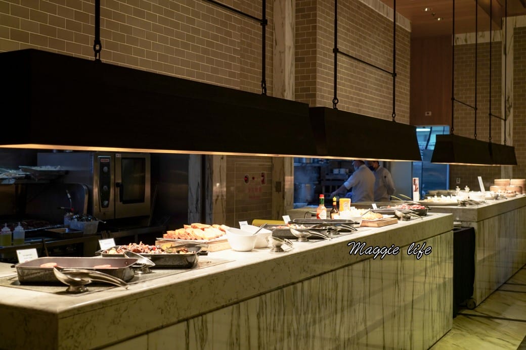 台北萬豪酒店GARDEN KITCHEN自助式早餐，超豐盛九大區buffet，大片落地窗面對花園吃早餐，高級感滿滿超療癒