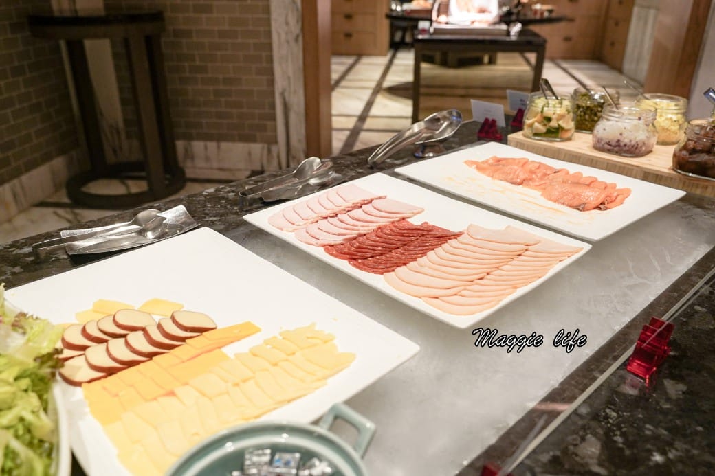 台北萬豪酒店GARDEN KITCHEN自助式早餐，超豐盛九大區buffet，大片落地窗面對花園吃早餐，高級感滿滿超療癒