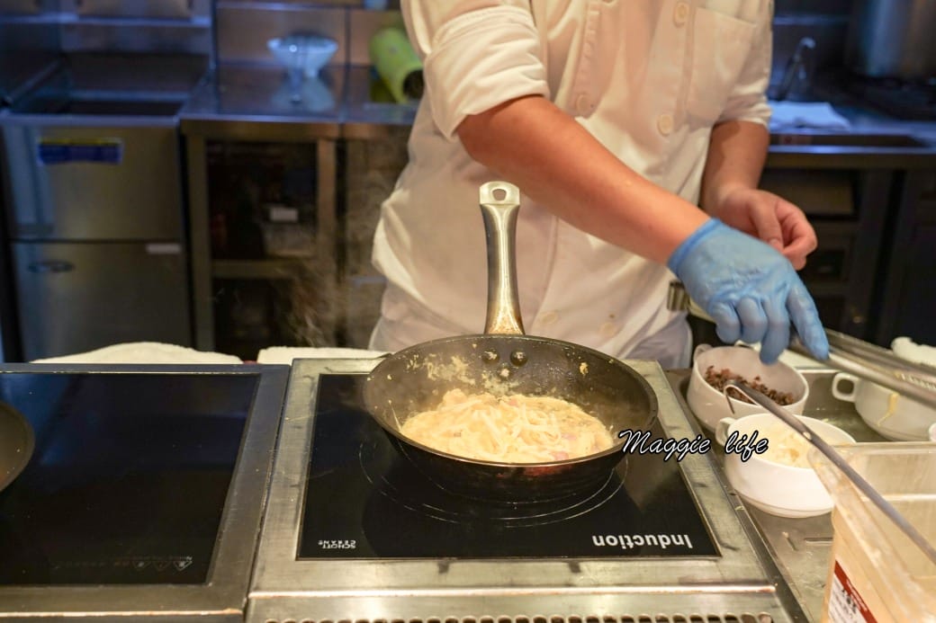 台北萬豪酒店GARDEN KITCHEN自助式早餐，超豐盛九大區buffet，大片落地窗面對花園吃早餐，高級感滿滿超療癒